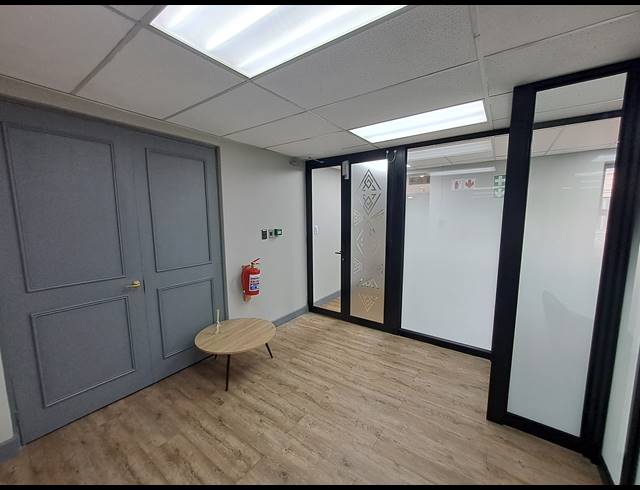 110M² OFFICE TO LET IN DUNKELD WEST